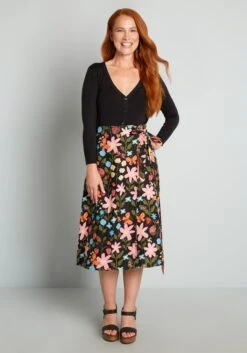 Wild Strawberry Bouquet Wrap Skirt -Bunny Shop 206112 CB0001 3